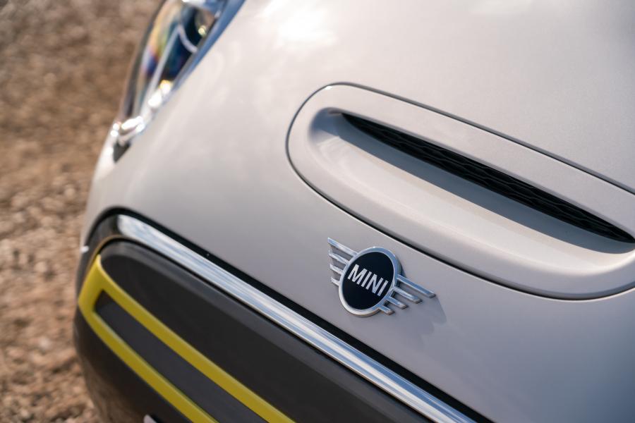 Детали экстерьера Mini Cooper SE Level 2 (F56) 2020 года  (UK) (фото 2 из 34)